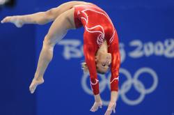 浓眉哥官方宣布出色防守新规，老鹰引发争议！上演精彩一战