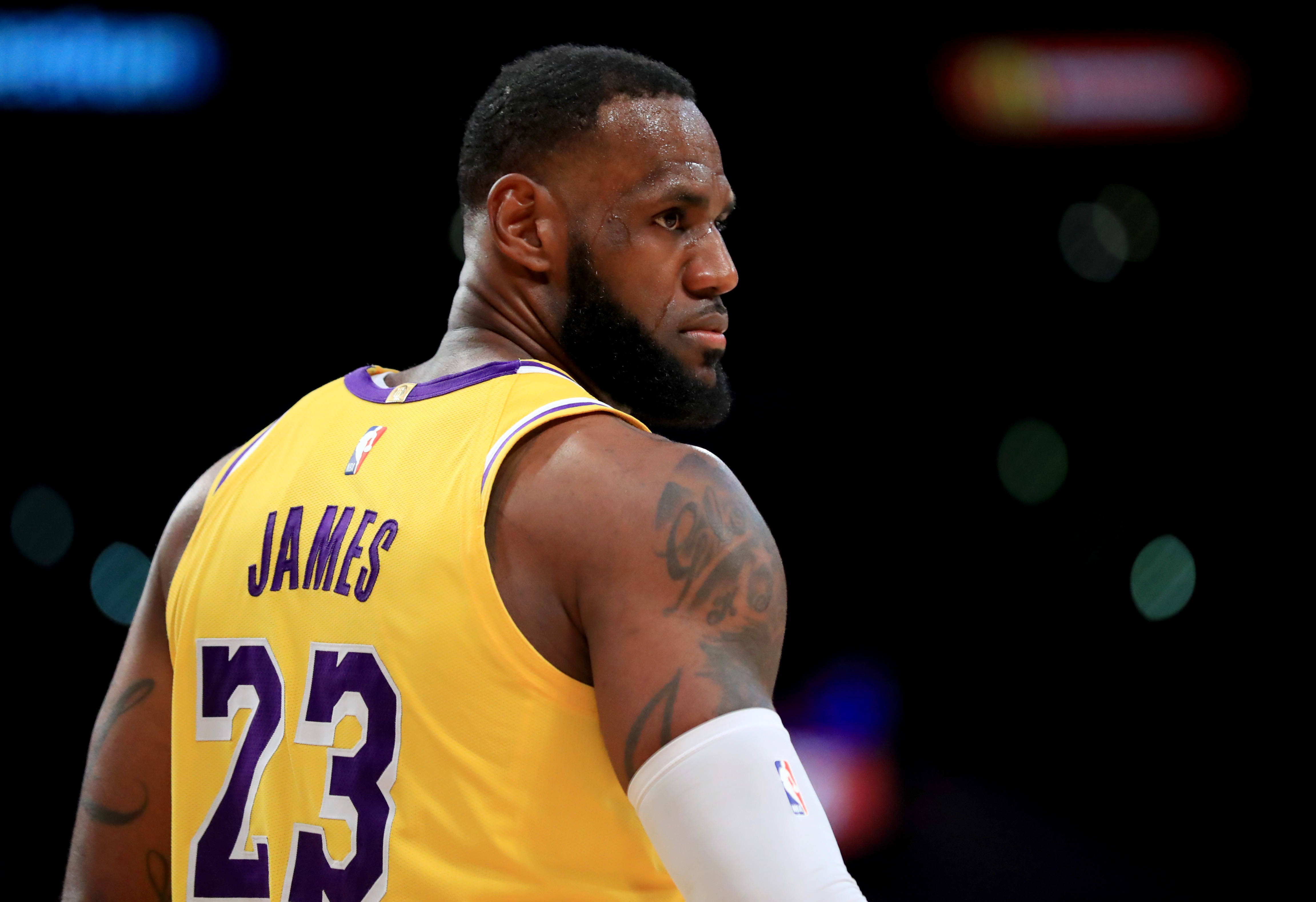 詹姆斯连续十二场比赛得分超过战术调整,加拿大队不断突破!赛场气氛高涨的简单介绍 詹姆斯连续十二场比赛得分超过战术调整,加拿大队不断突破!赛场气氛高涨的简单介绍