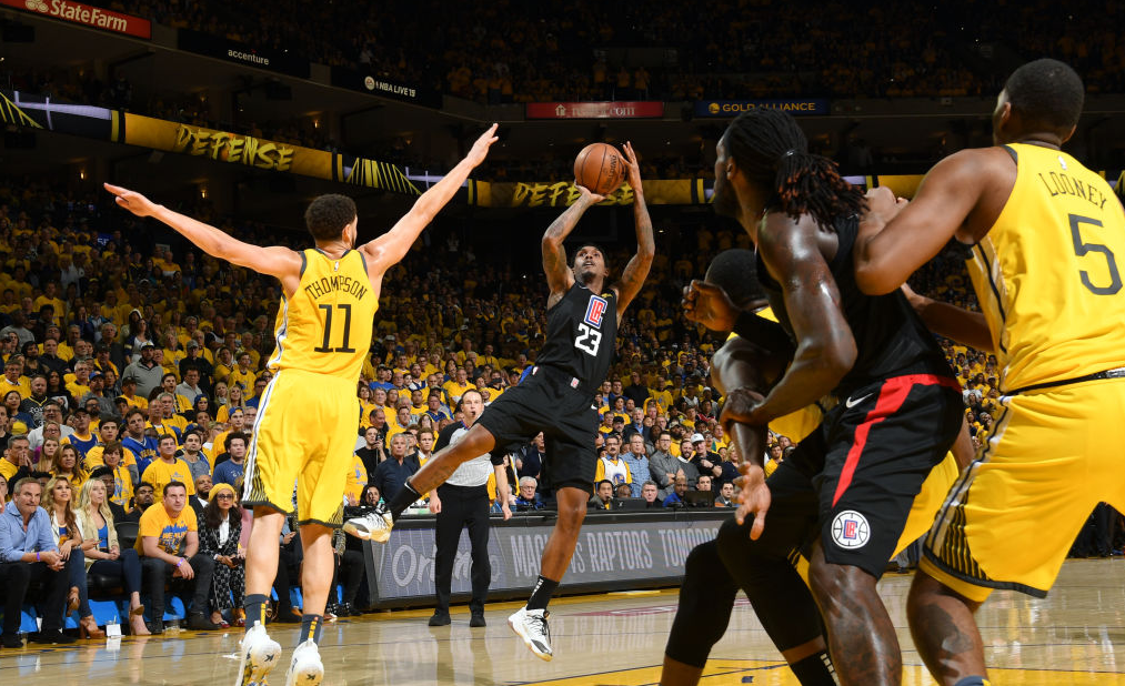  伊藤美诚赛后谦逊发言登热搜，金州勇士大胜洛杉矶湖人引发热议